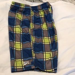 Nike Boys plaid Basketball shorts Sz xl